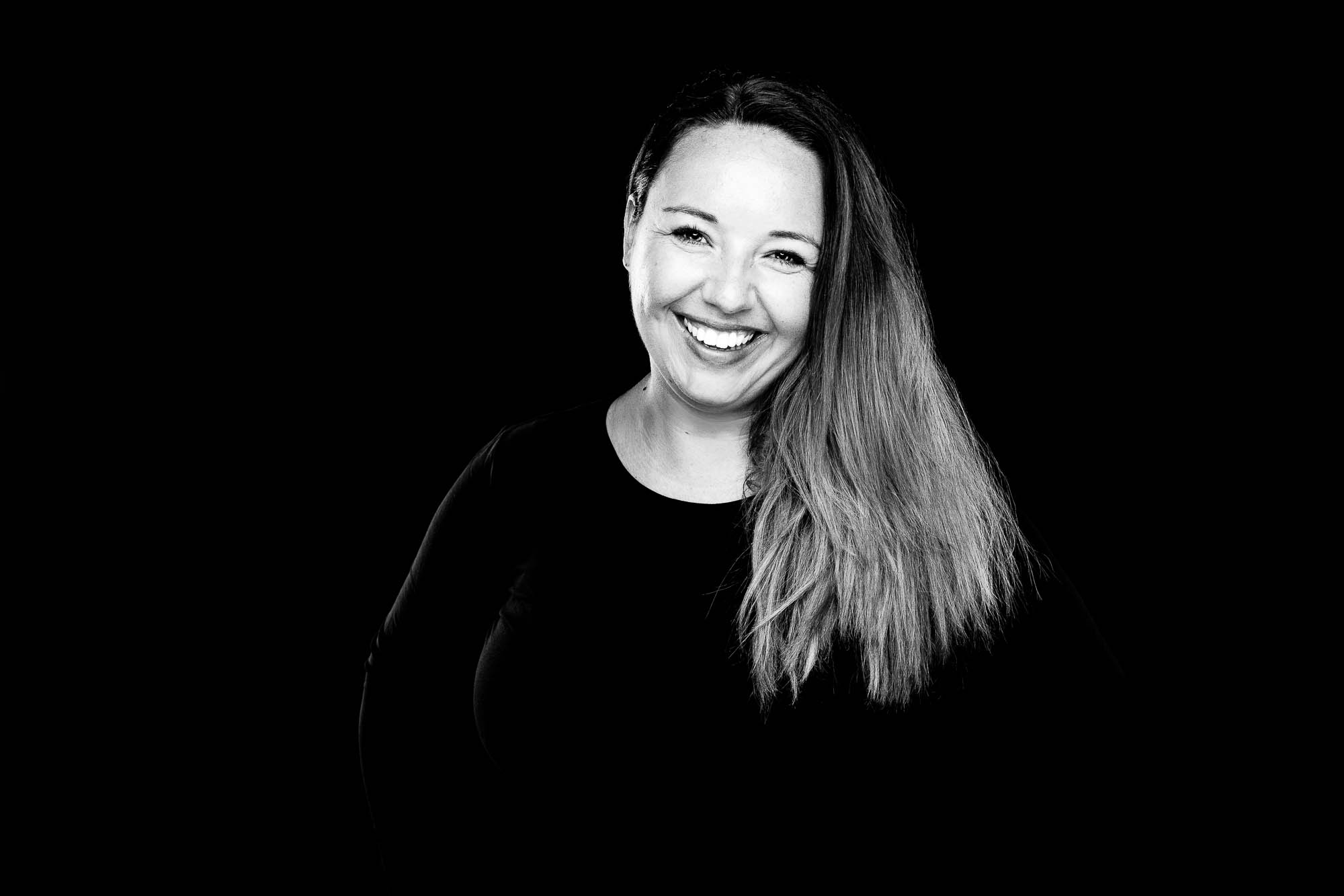 Export x3 5D4 8995 Bearbeitet 3 Headshots Manuela 2